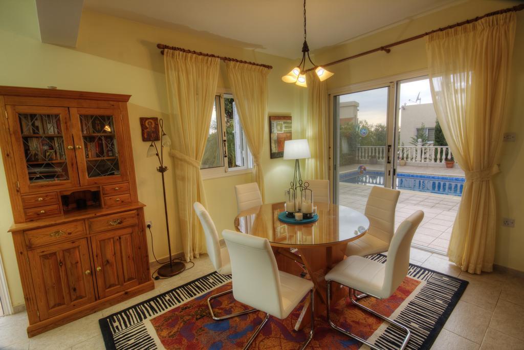 Villa Athina Pafos Oda fotoğraf